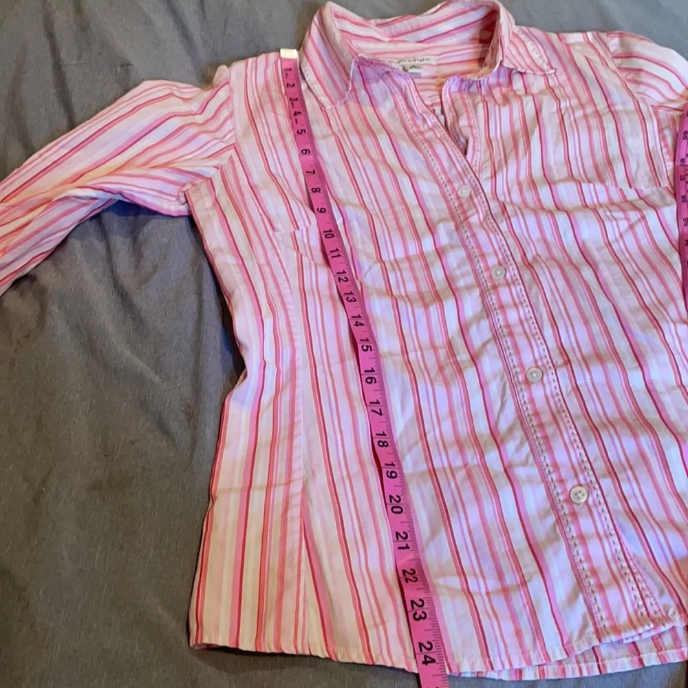 3/$18. ๐ผBanana Republic pink striped button down shirt size M ๐ - Picture 7 of 7